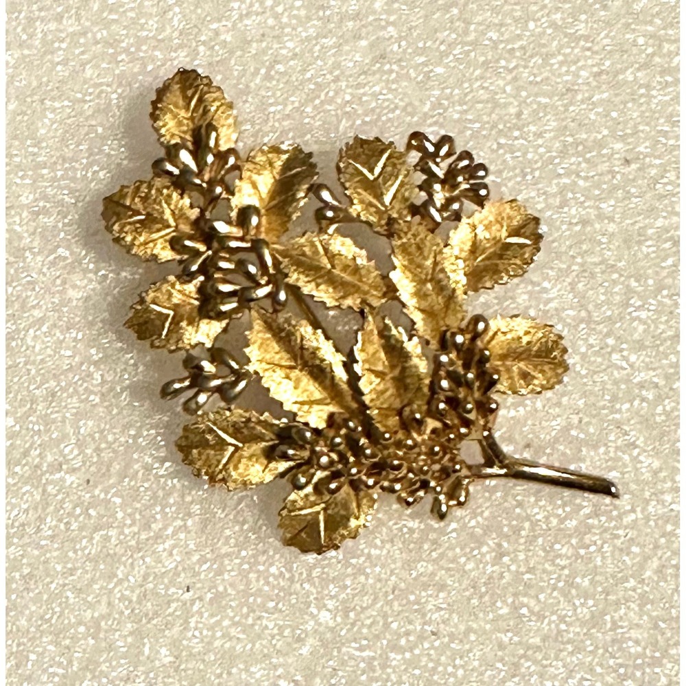 Vintage Trifari Gold Tone Leaf Pin
